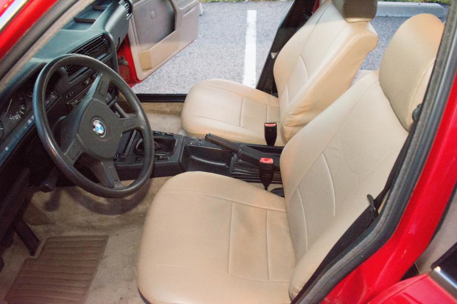Интерьер BMW 325 Sedan (E30) 1988 года  (фото 31 из 58)
